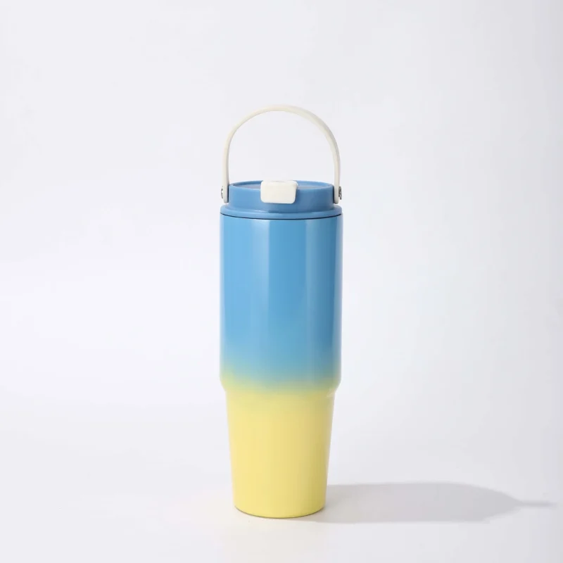 Custom 900ml travel mug with a handle